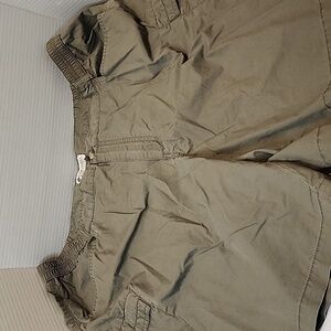 Columbia Green Khaki Shorts 2 Cargo Pockets 2 Back Pockets 2 Top Front Pockets